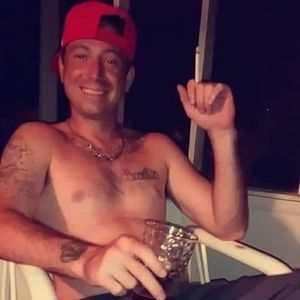 Meet your Posher, Troy